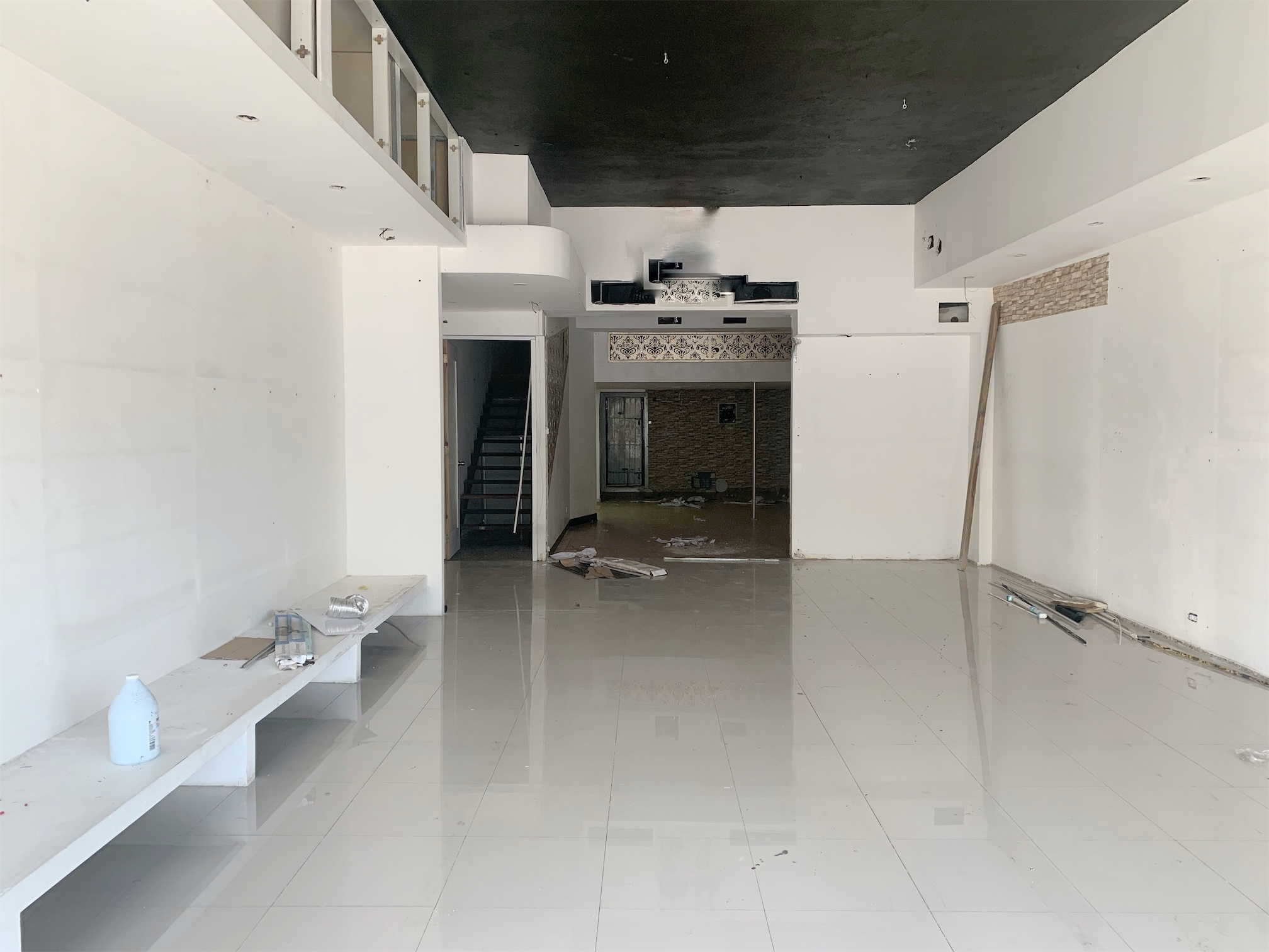 oficinas y locales comerciales - Local céntrico espacio abierto 2