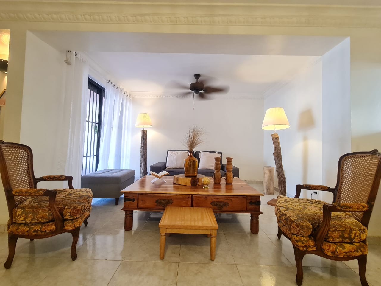 casas - Hermosa casa en venta!

Residencial Santo Domingo, Distrito Nacional.  Rep. Dom. 8