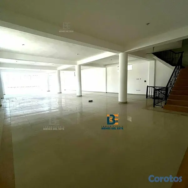 oficinas y locales comerciales - DE VENTA Amplio LOCAL COMERCIAL de Dos Niveles 📍EN 5