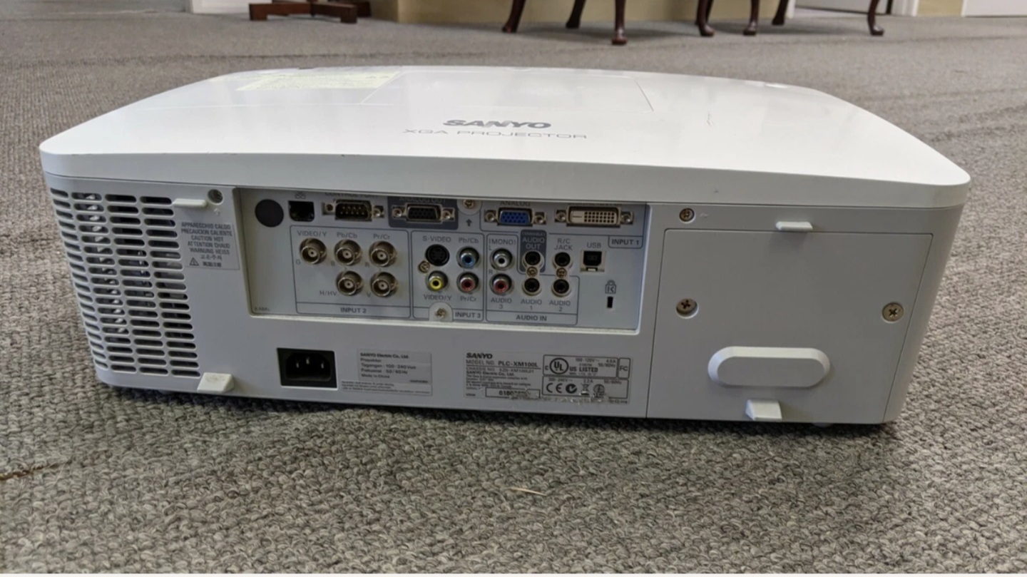 otros electronicos - PROJECTOR SANYO XGA 4