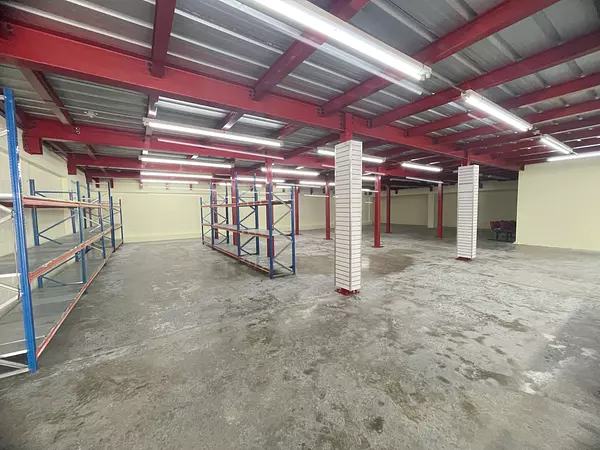 oficinas y locales comerciales - Alquiler nave en Villa Aura 6