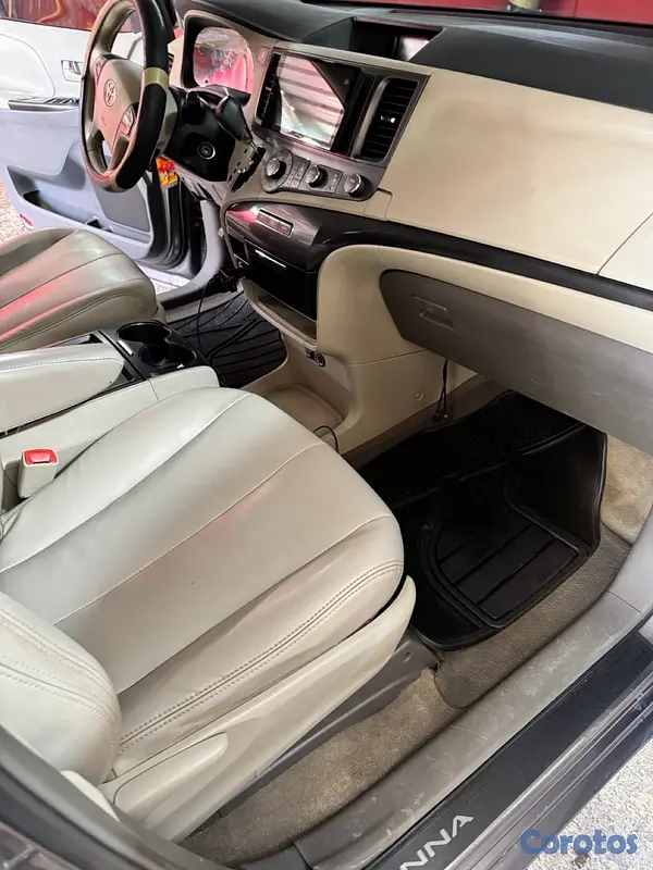 otros vehiculos - Toyota Sienna LE 2011 8
