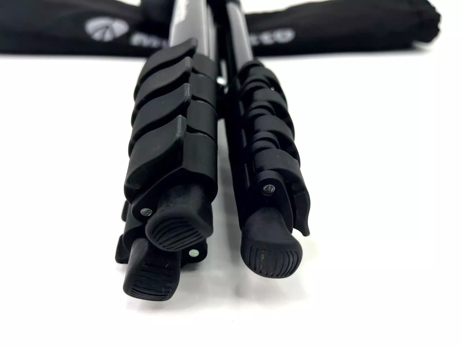 camaras y audio - Vendo Trípode Manfrotto 61" - MKCOMPACTACN-BK 1