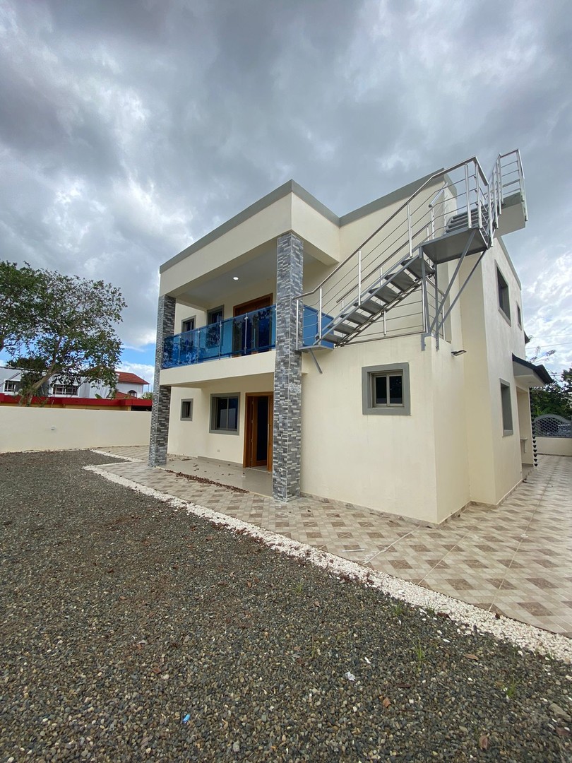 casas - Preciosa Casa en Proyecto Cerrado, Urb. Yoryi Morel 0