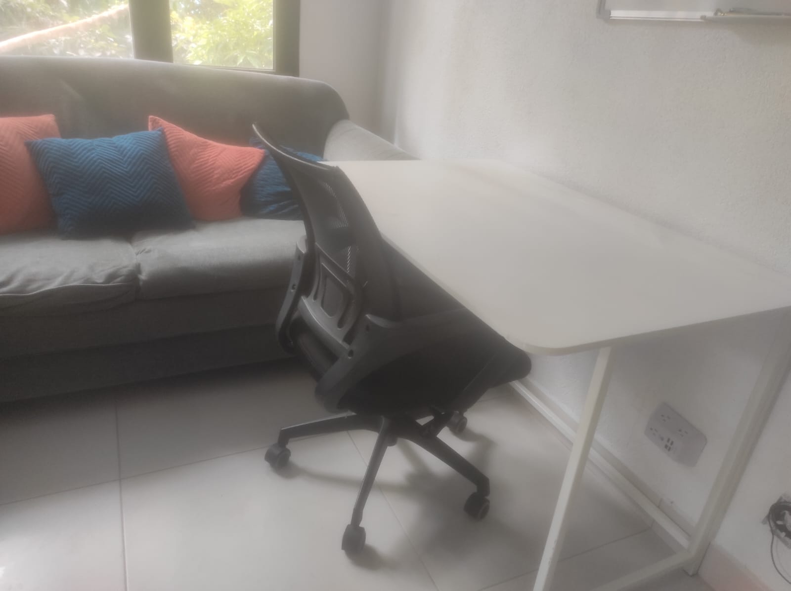 muebles y colchones - Escritorio plegable (NEGOCIABLE) 1