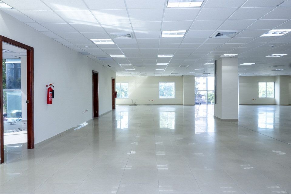 oficinas y locales comerciales - Evaristo Morales oficina de 412m2 12 parqueos  7