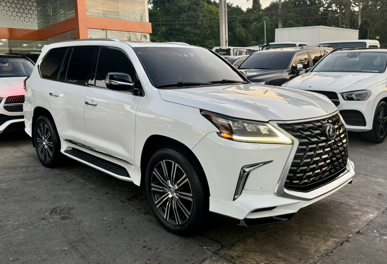 jeepetas y camionetas - Lexus LX570 2017 impecable 