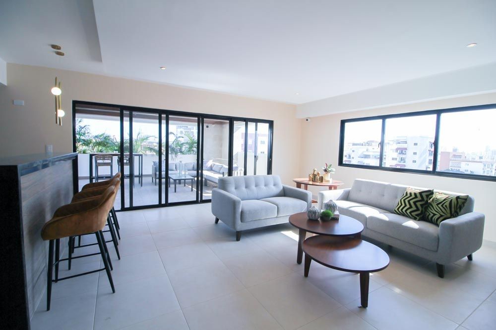 apartamentos - Evaristo Morales amueblado 2 habitaciones 2.5 banos 2 parqueos balcon