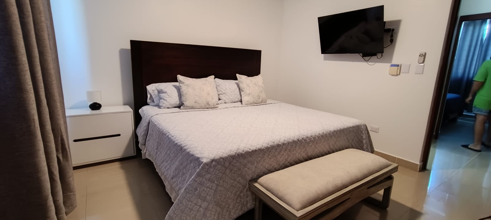 apartamentos - rento 4to piso amueblado auto pista duarte al lado de pepe motor  1