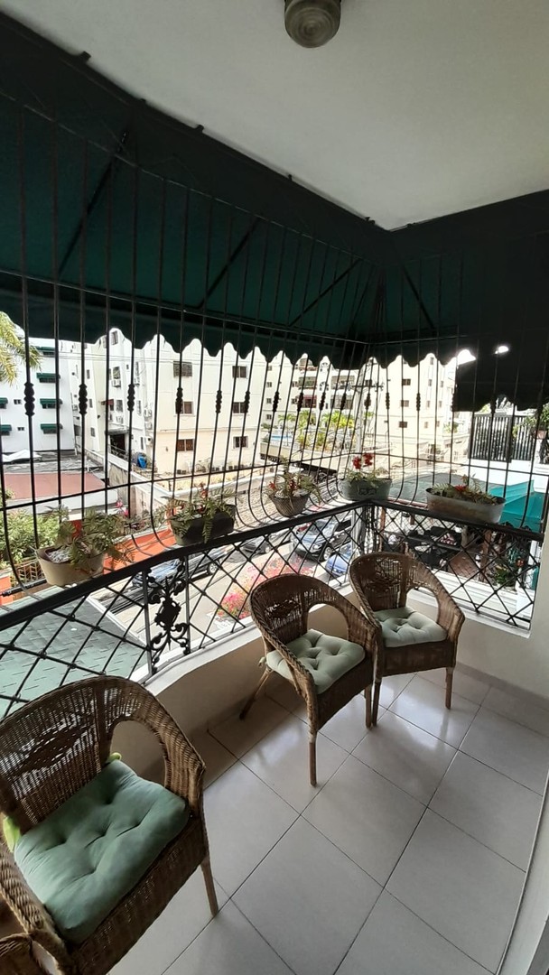 apartamentos - VENDO Apartamento en Evaristo Morales.
3er nivel. 4