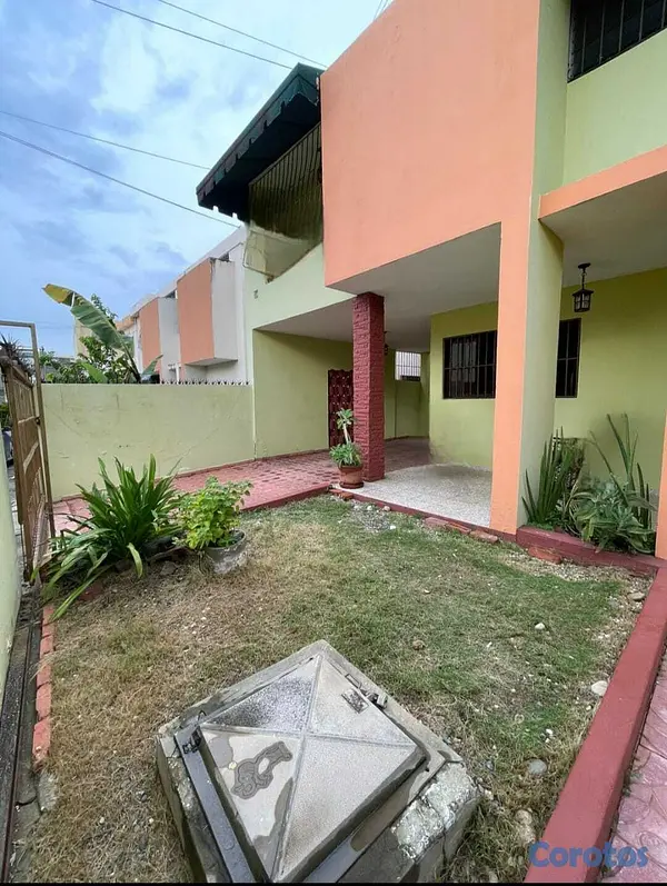 casas - Casa de 2 niveles en venta- Avenida Independencia  4