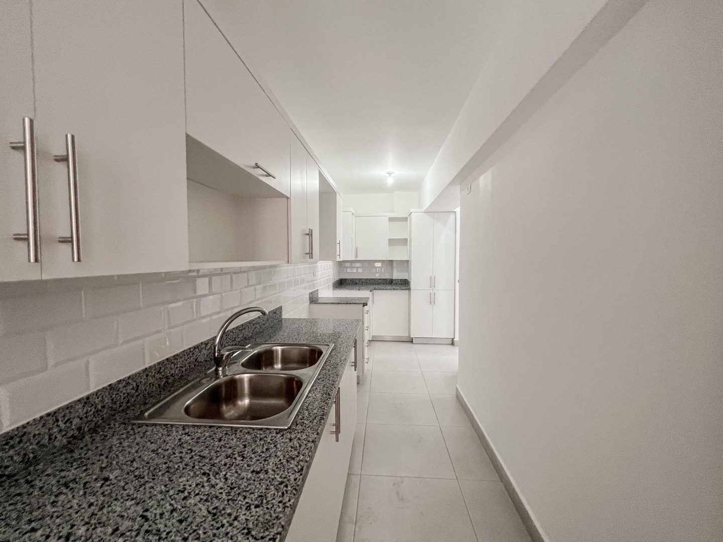 apartamentos - Evaristo Morales, Hermoso y Espacioso Apartamento a Estrenar. 4