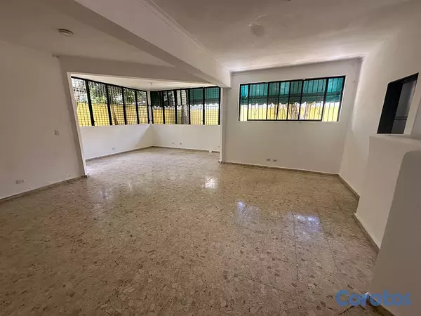 casas - Vendo Casa de 3 niveles en La Castellana, 4 HABS., 350 Mts.2 de OPORTUNIDAD 5