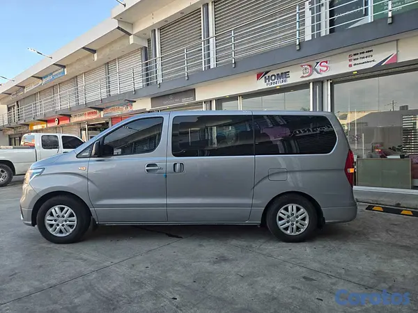 jeepetas y camionetas - HYUNDAI GRAND STAREX 2021 GRIS 8