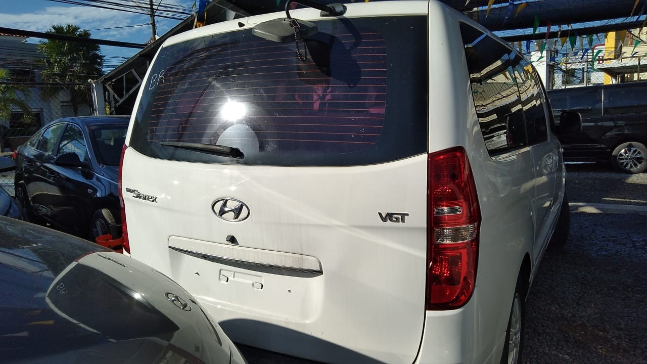jeepetas y camionetas - HYUNDAI  STAREX 2017 BLANCADESDE: RD$ 1,250.100.00 8