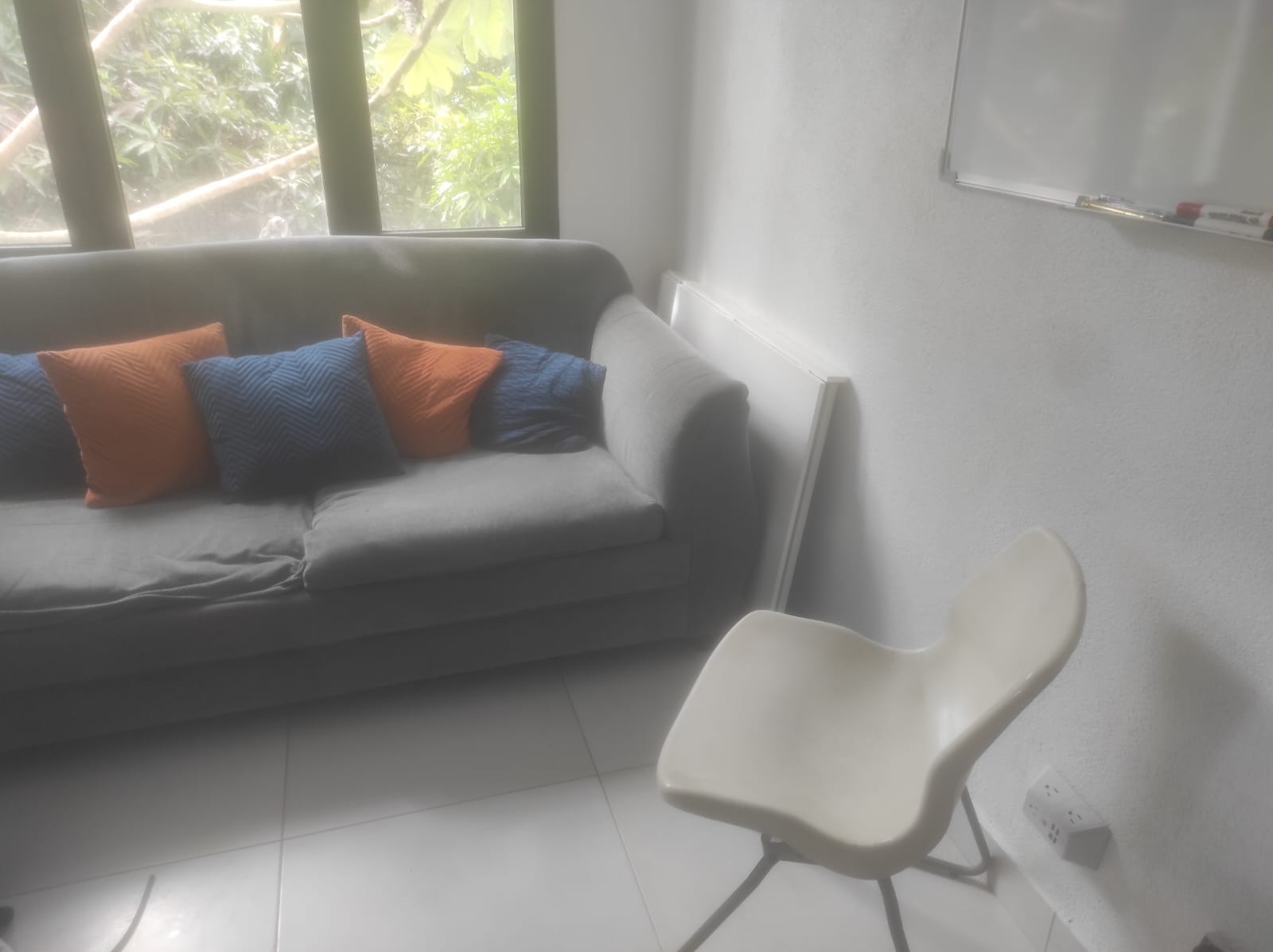 muebles y colchones - Escritorio plegable (NEGOCIABLE) 2