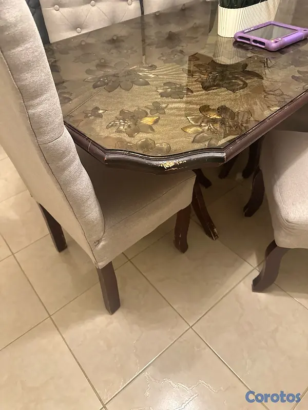 muebles y colchones - Mesa con 6  sillas 
de pino tratado,  2