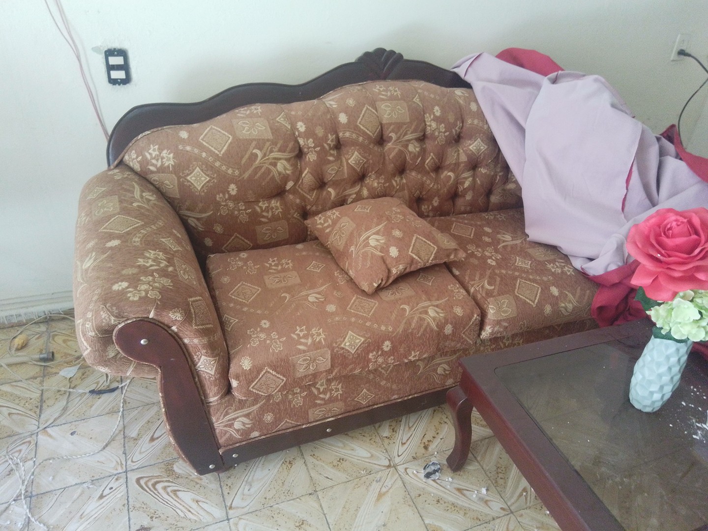 muebles y colchones - Juego de muebles en caoba, un sofá, dos butacas y una mesa 1