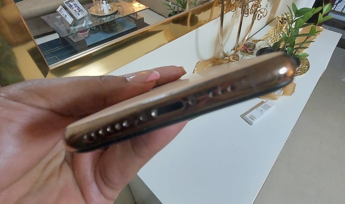 celulares y tabletas - Vendo iPhone 11 Pro de 256 GB 8