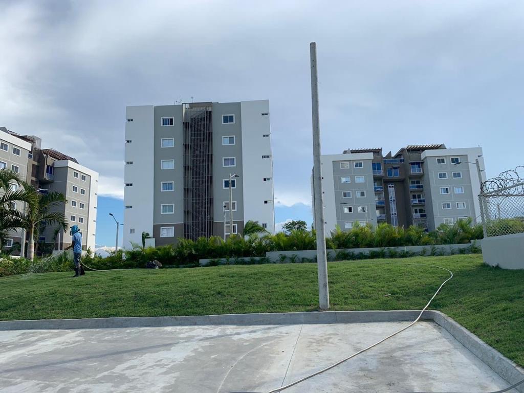 apartamentos - En Venta Apartamento en Av Hispanoaméricana ( Poscina , Gym y ascensor) dos parq 1