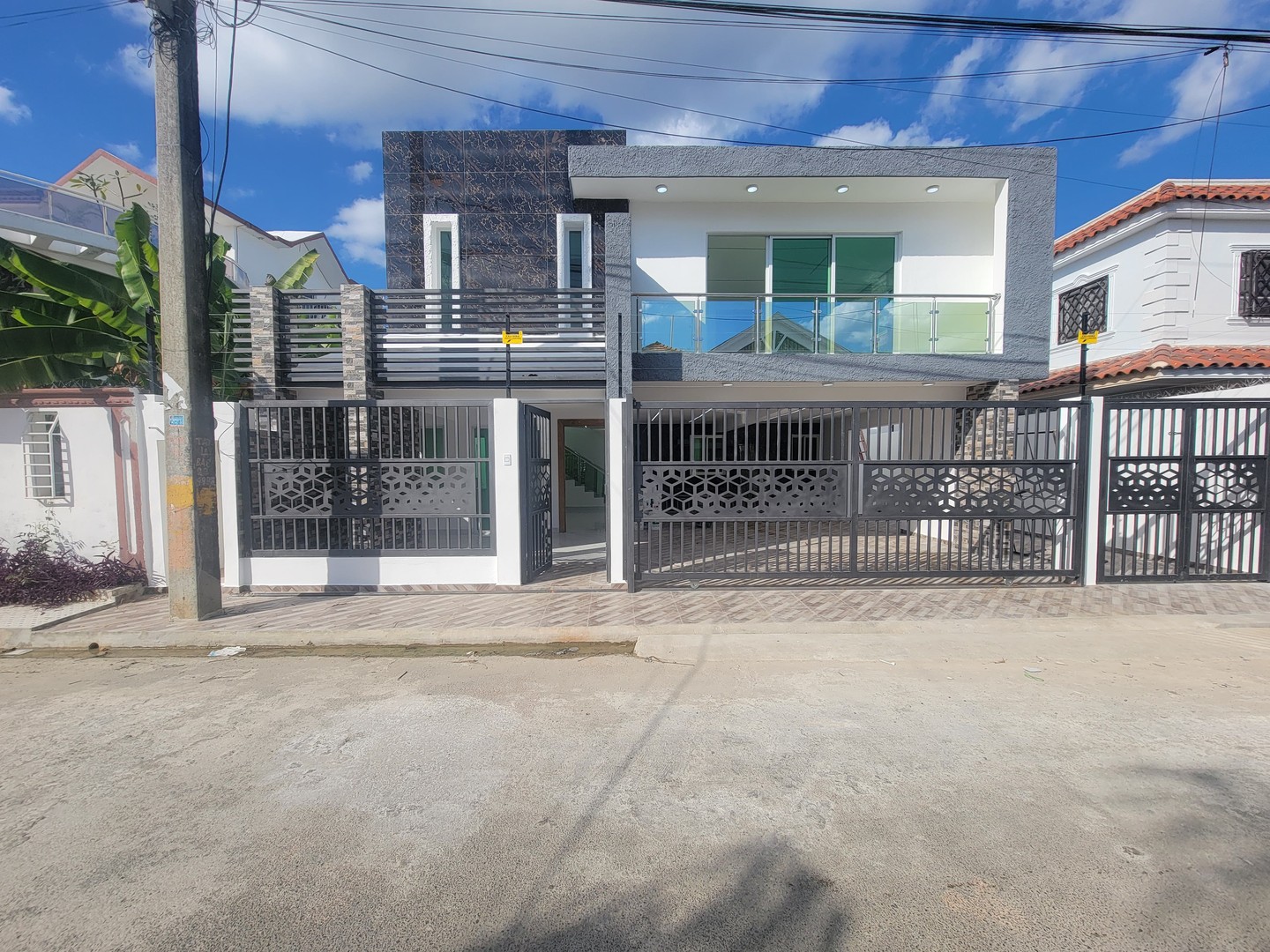 apartamentos - Se Vende Casa de lujo con piscina ubicada en Prado oriental 
