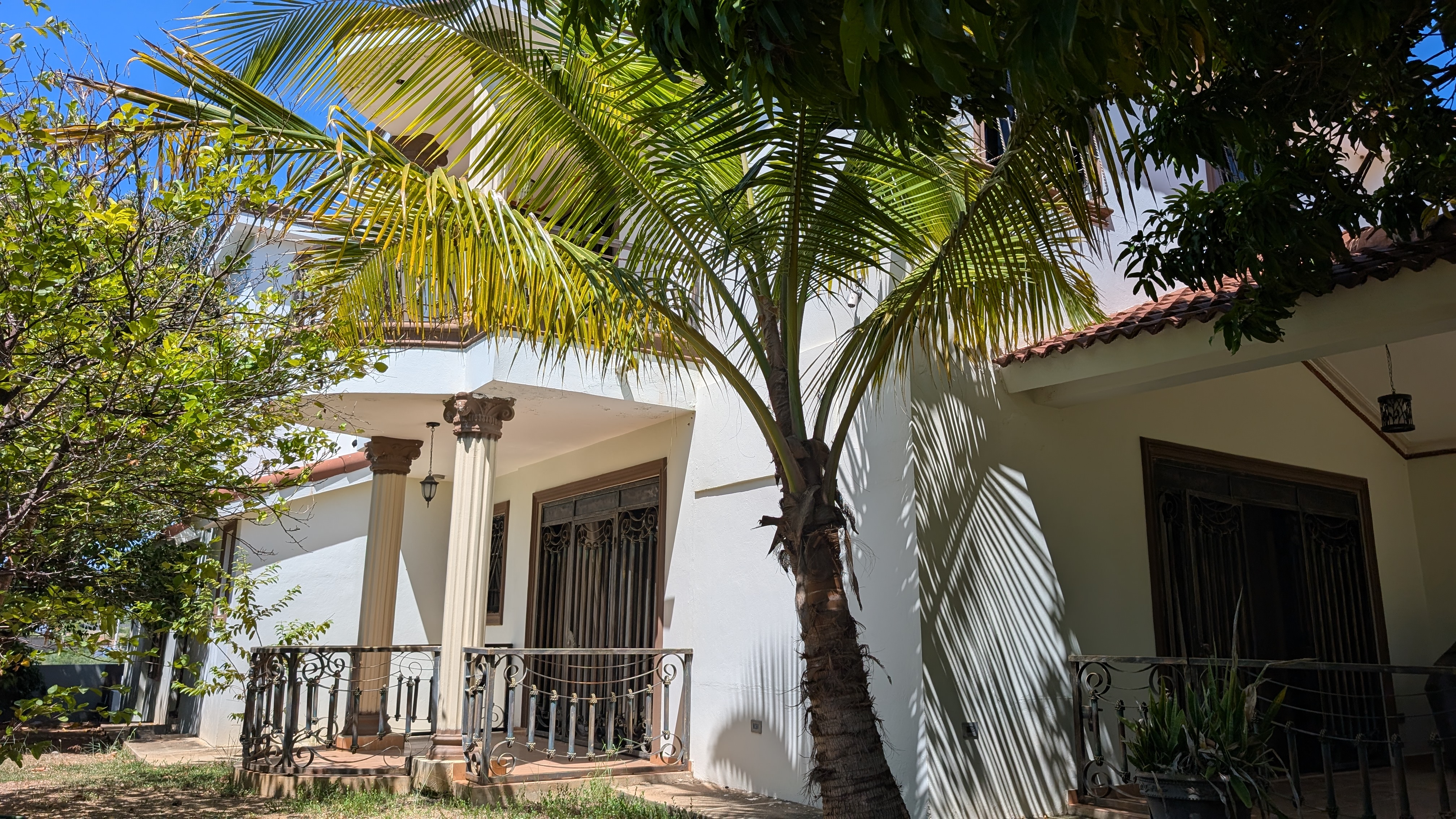 casas - Elegancia y Exclusividad en Bello Atardecer – Mao, 4