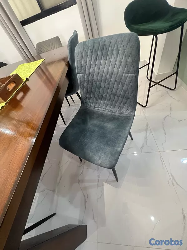 muebles y colchones - Juego de comedor de madera con 6 sillas – Muy buen estado
 4