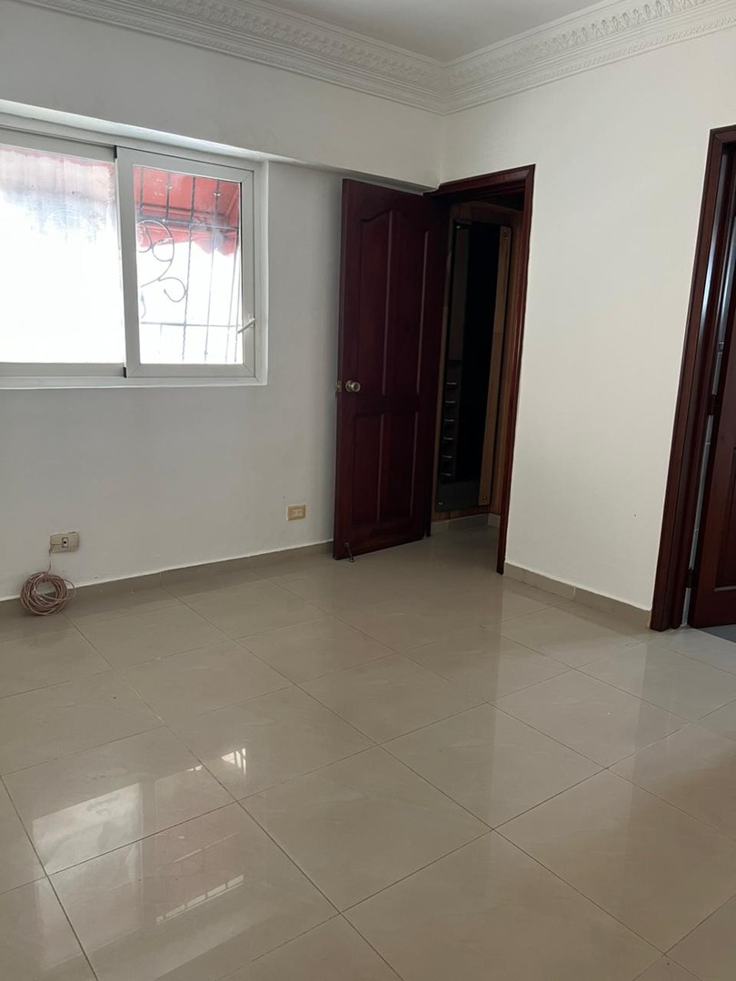 apartamentos - Se vende espacioso apartamento en Evaristo Morales 3
