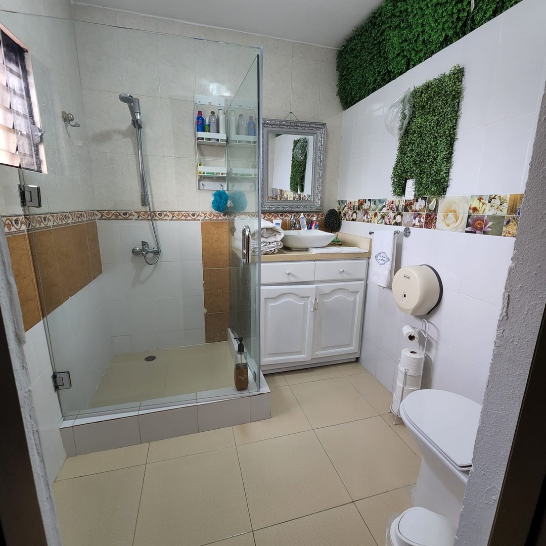 casas - SE VENDE HERMOSA CASA EN ALTOS DE ARROYO HONDO III, DOS NIVELES
395 m2  7