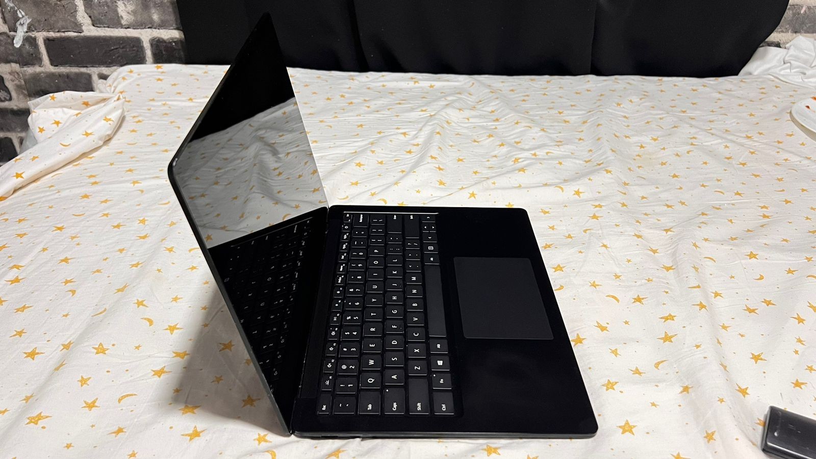 computadoras y laptops - Laptop Surface 4 13,5" Touchscreen i7 11th Gen, 16GBRAM, 256GB SSD. 9