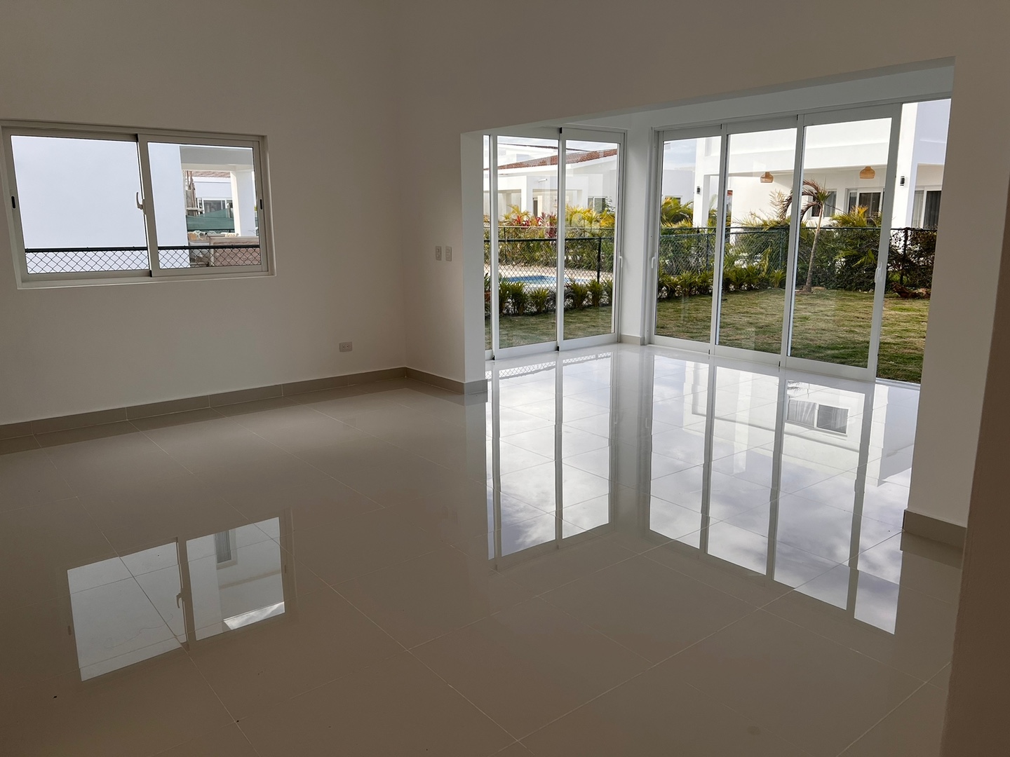 casas - Venta de Villa en vista cana punta cana con 442mts zona turística RD 3