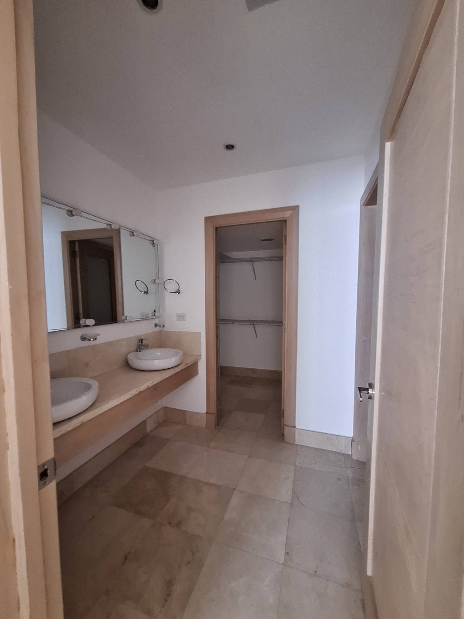 apartamentos - Rento apartamento sin amueblar en Piantini  3
