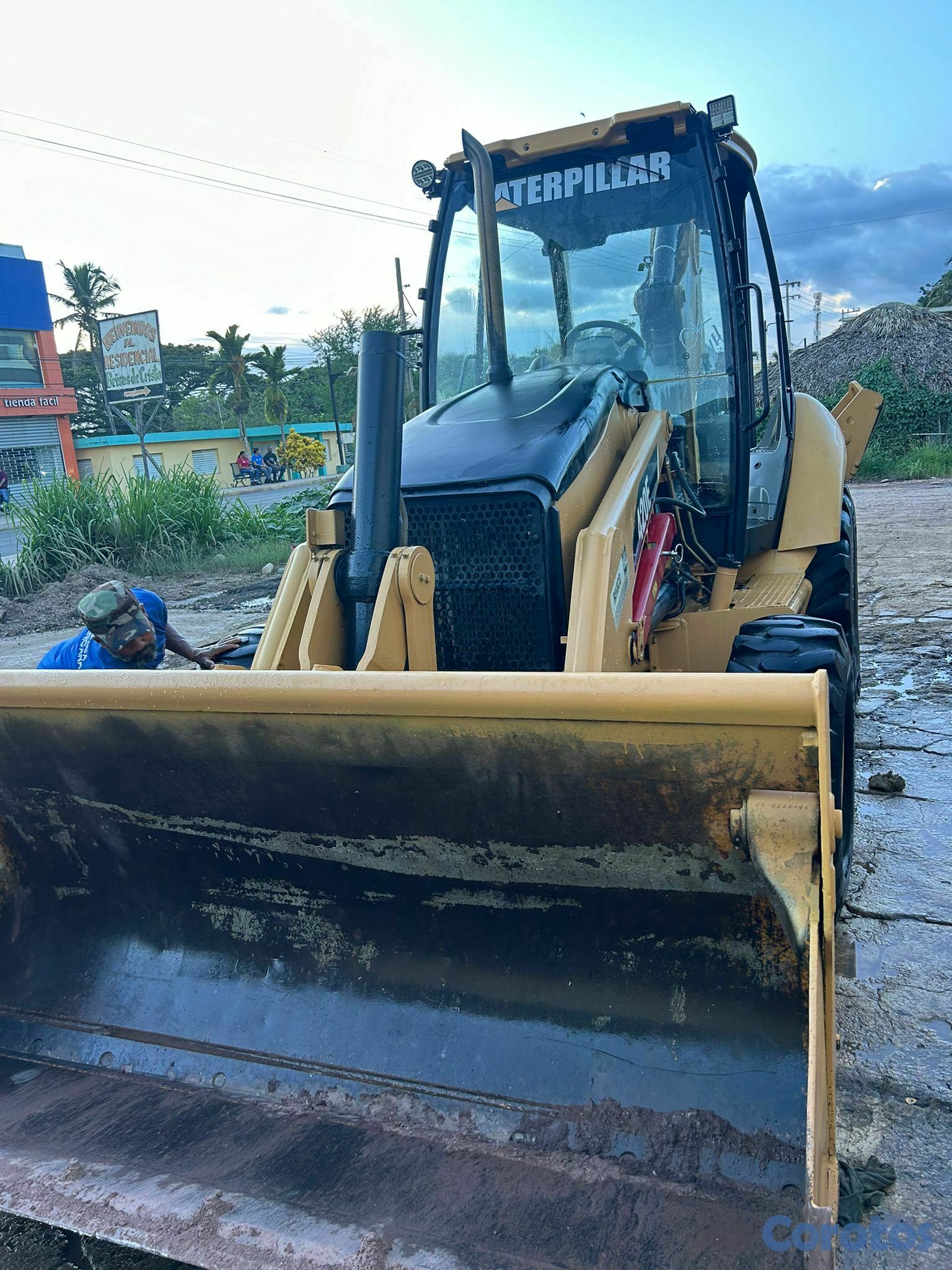 camiones y vehiculos pesados - Retroexcavadora caterpilar 2009 4x4  2