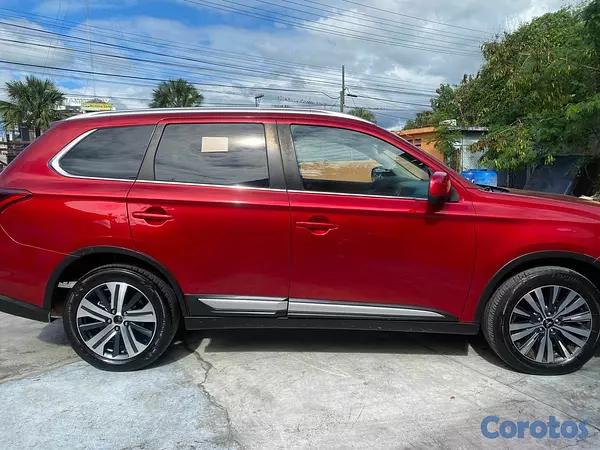jeepetas y camionetas - MITSUBISHI OUTLANDER 2020 3