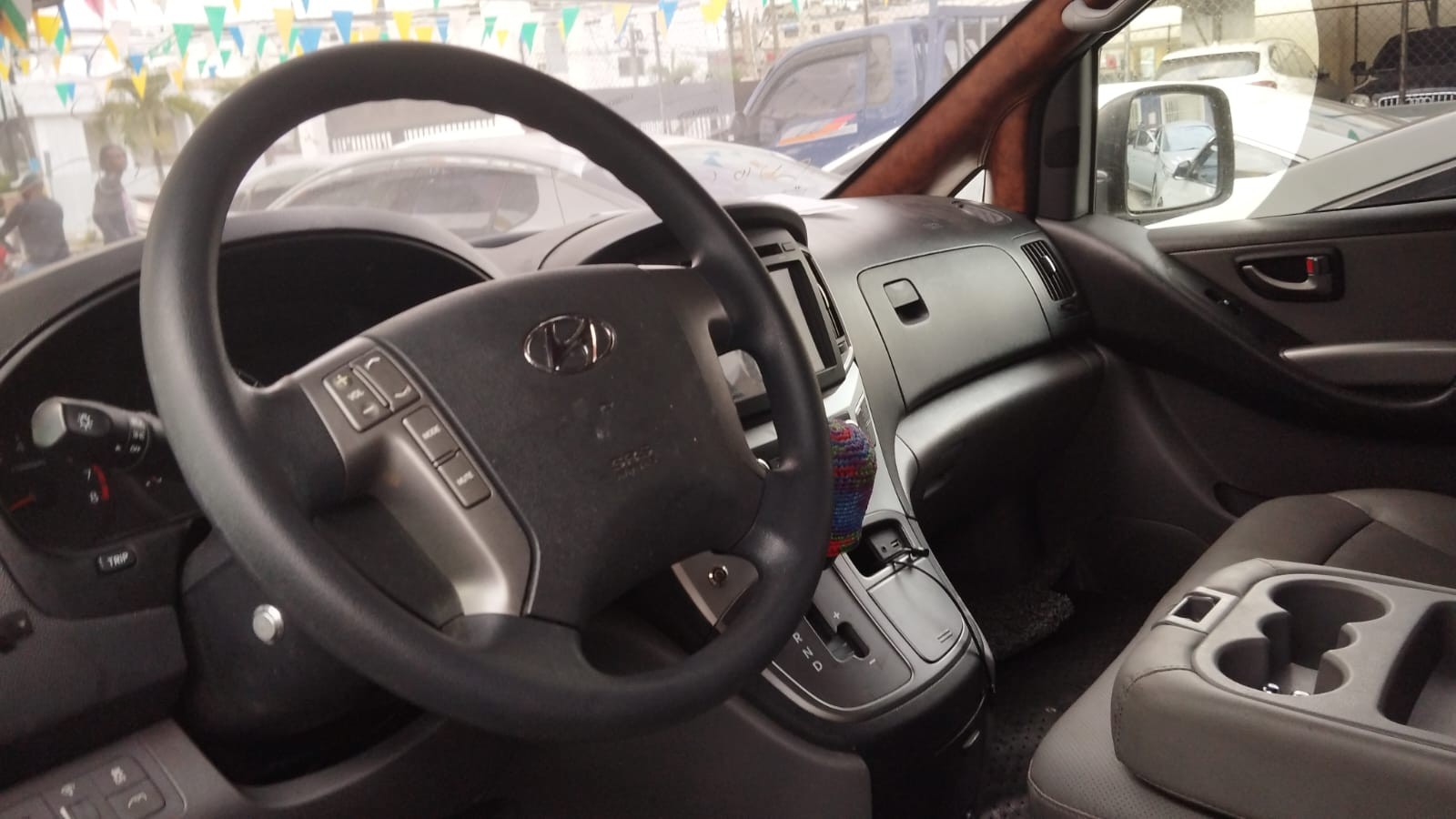 jeepetas y camionetas - HYUNDAI GRAND STAREX 2020 BLANCA 4