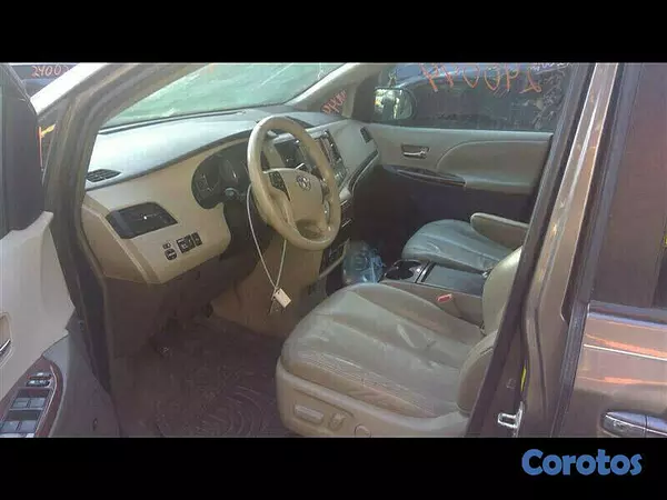 repuestos -  VENDO EL MOTOR PARA 2011 TOYOTA SIENNA XLE 3.L AWD  3