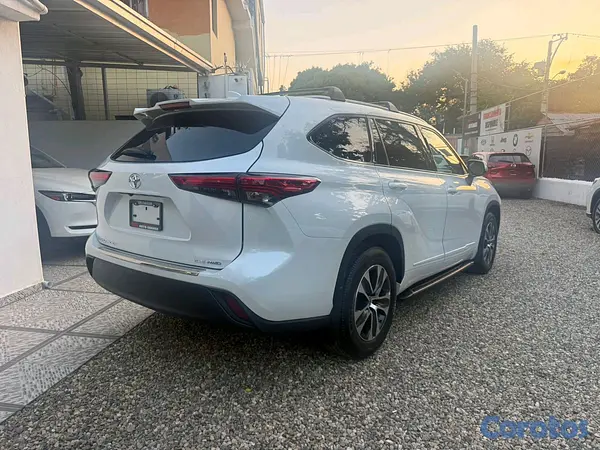 jeepetas y camionetas - Toyota higlander xle 2022 clean carfax  7