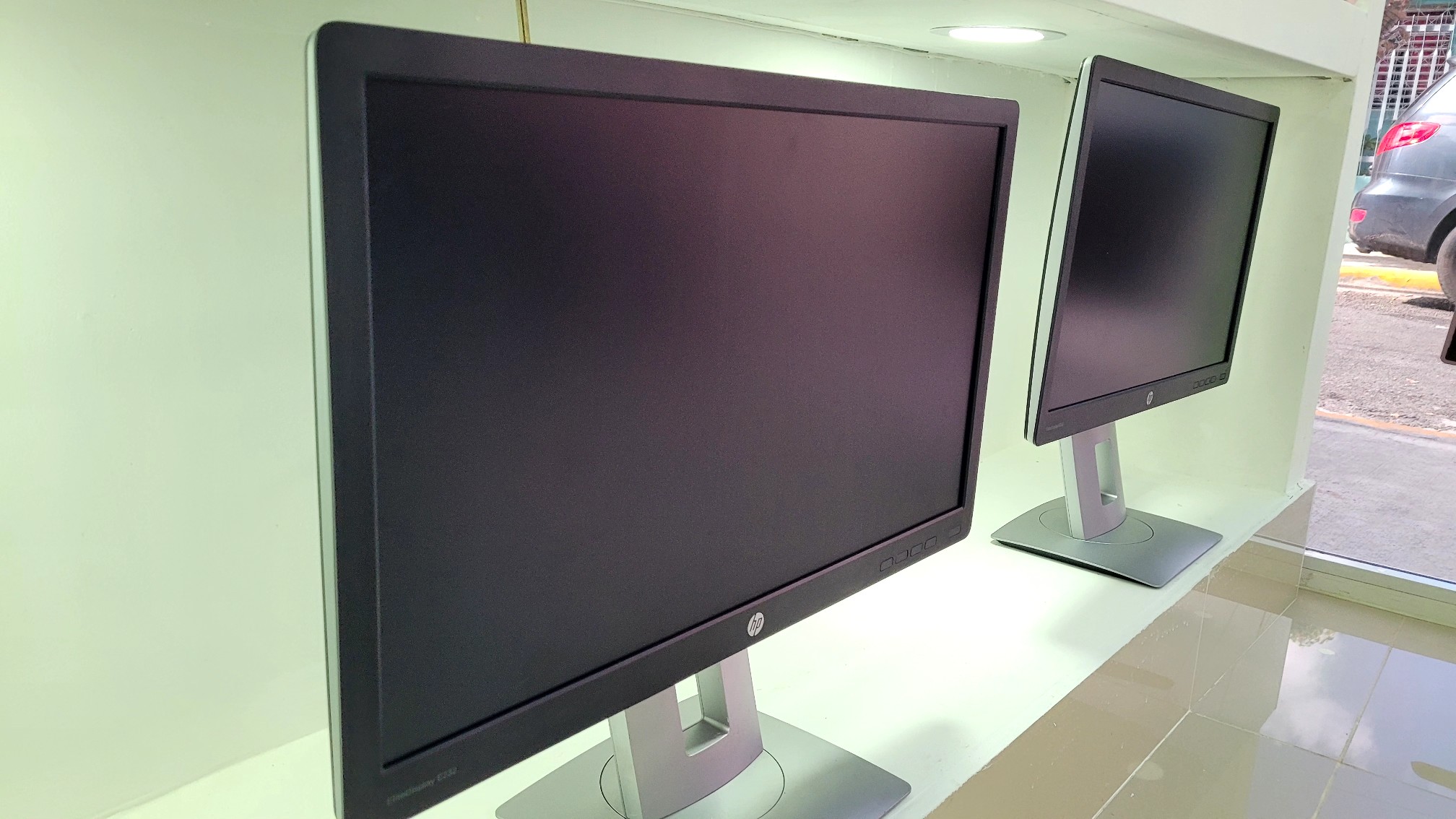 computadoras y laptops - Monitor Hp 24 Pulg LED Full 1080p Con HDMI