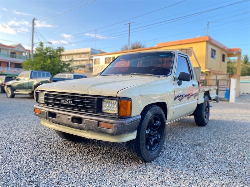 jeepetas y camionetas - Toyota pick up 1987 Hilux