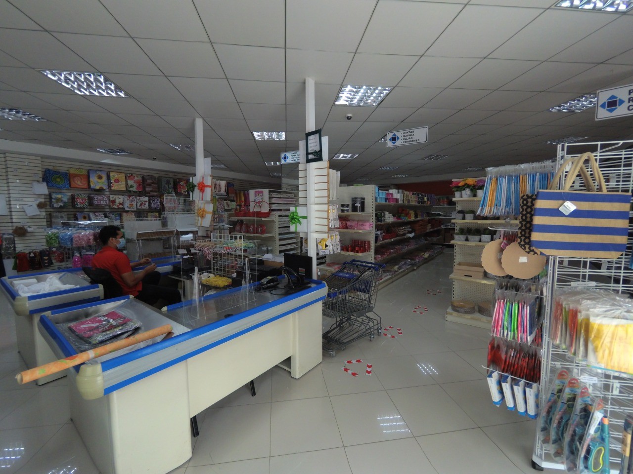 oficinas y locales comerciales - Local comercial  2 niveles en San Carlos 
 3