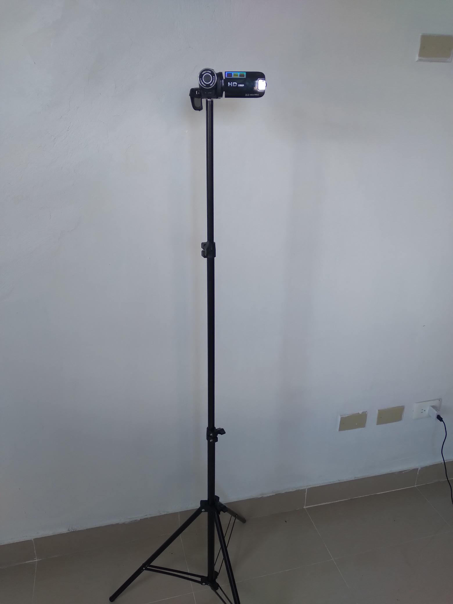 dvds, bluerays y peliculas - Video cámara fotográfica con pedestal / you tube