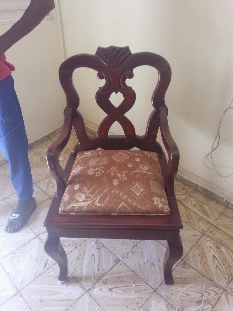 muebles y colchones - Juego de muebles en caoba, un sofá, dos butacas y una mesa 2