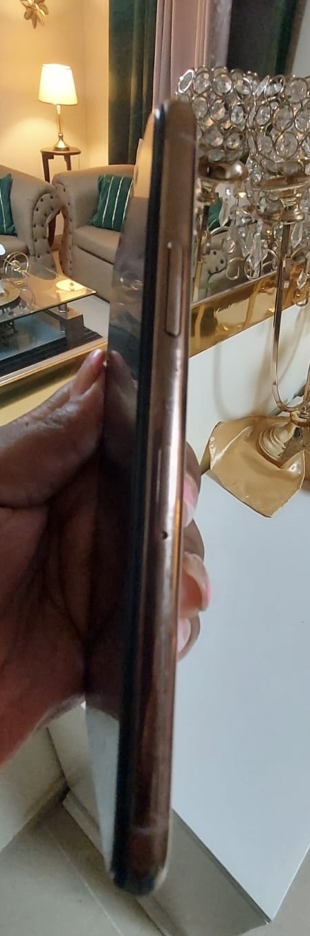 celulares y tabletas - Vendo iPhone 11 Pro de 256 GB 9
