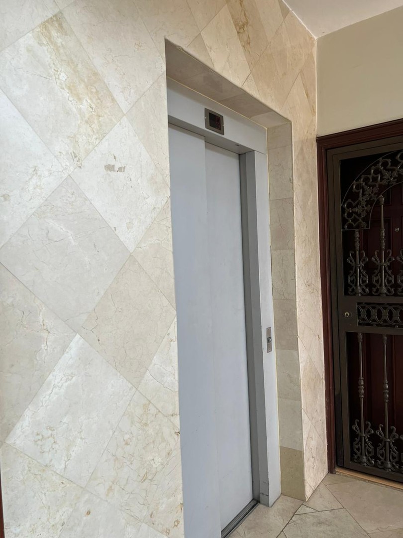 apartamentos - Se vende espacioso apartamento en Evaristo Morales 4