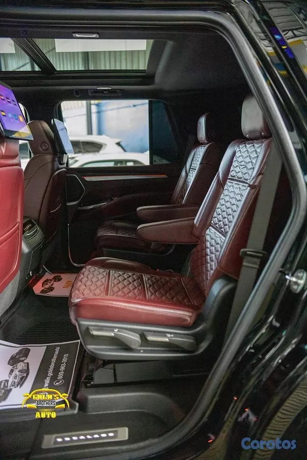 jeepetas y camionetas - Cadillac Escalade Sport Platinum 2025 Recien Impor 8