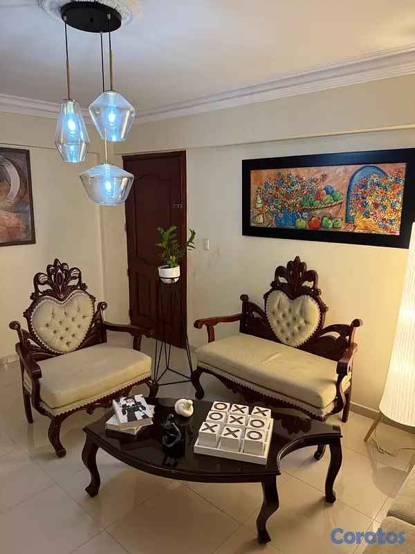 muebles y colchones - JUEGO DE MUEBLES EN CAOBA / $80,000 / ESTILO “LUIS V” / NEG.  6