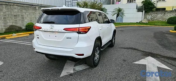 jeepetas y camionetas - Toyota fortuner 2018  4