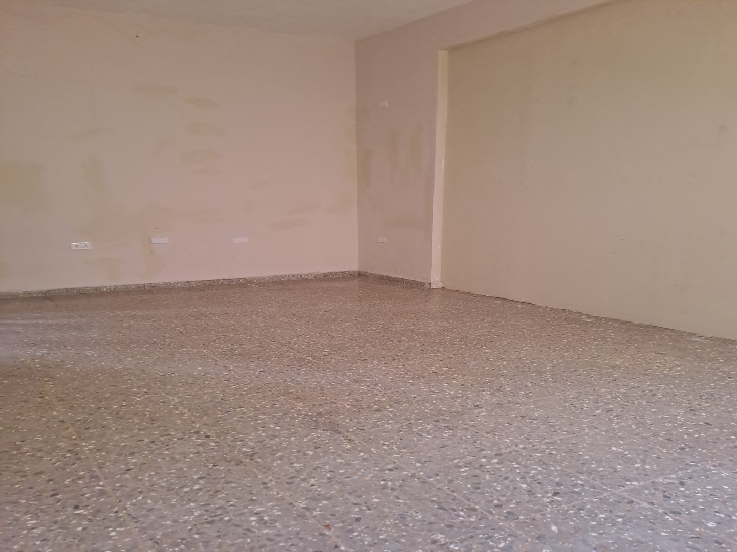 oficinas y locales comerciales - Alquilo local 1er piso 16 mts en  Don Bosco  0