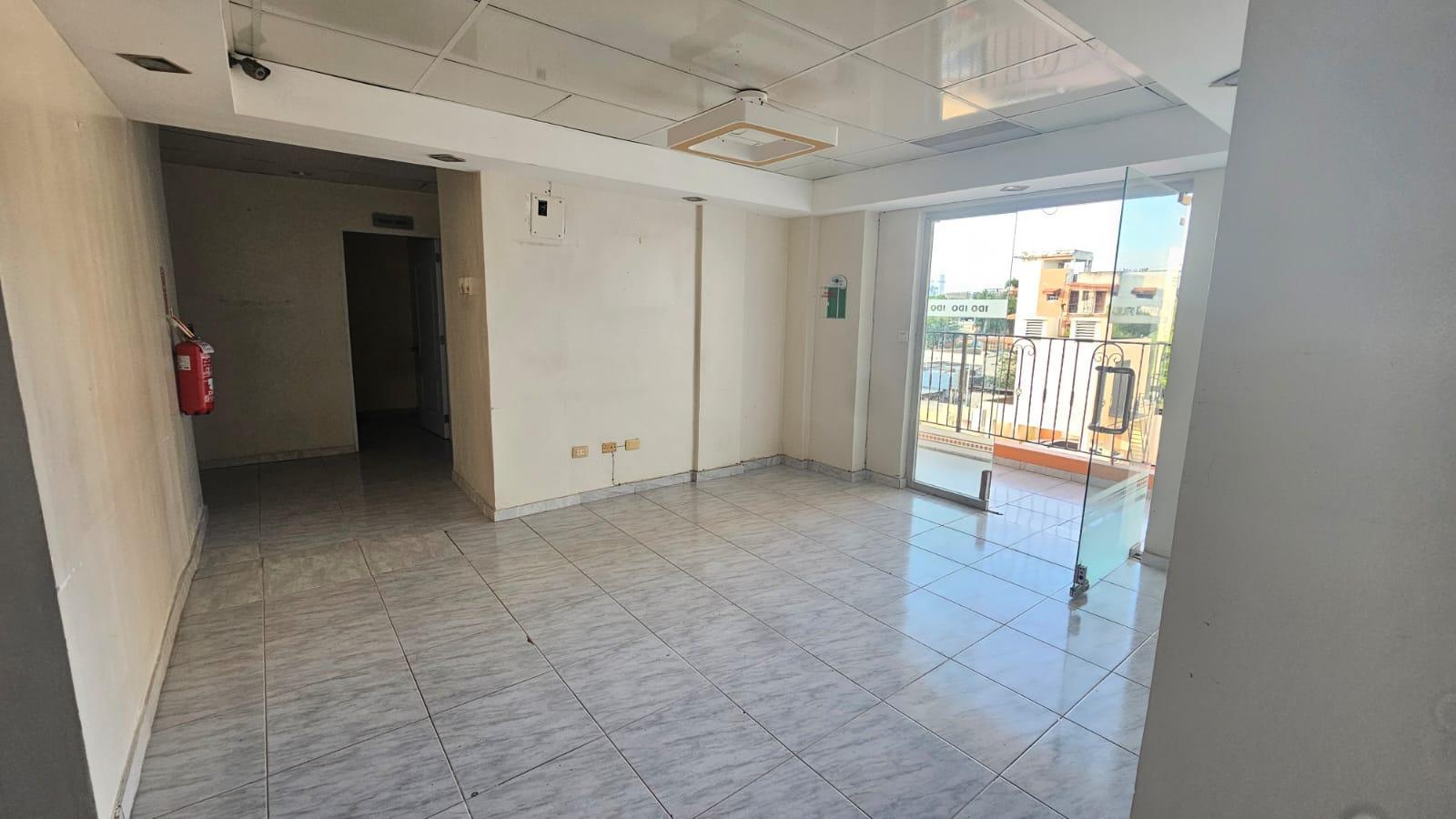 oficinas y locales comerciales - Dos  Locales unificados en Plaza Comercial en el Ensanche Ozama 3