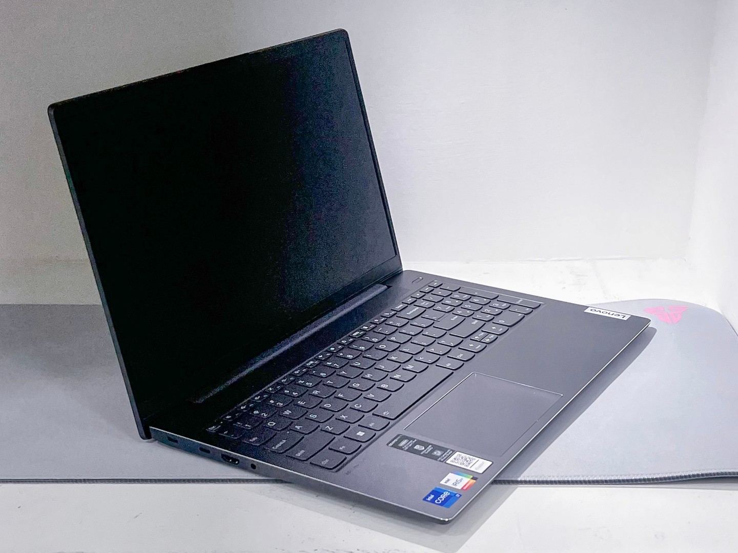 computadoras y laptops - Laptop Lenovo IdeaPad 5 15IIL05 81YK006XUS / i7-1065G7 / 12 GB DDR4-SDRAM / 512G 1